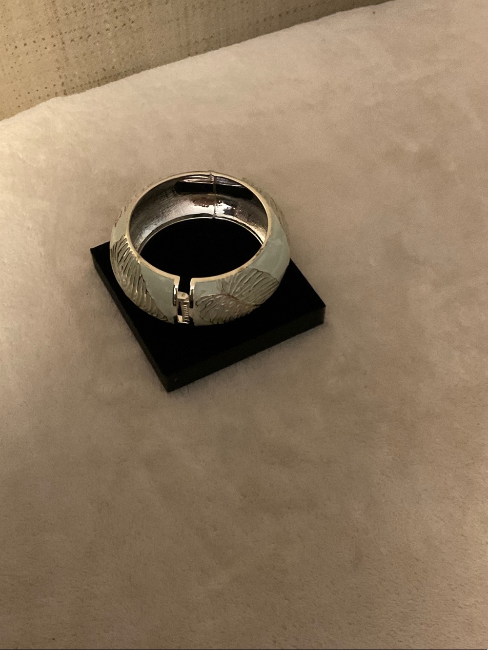 Metal Bangle - Picture 5 of 6